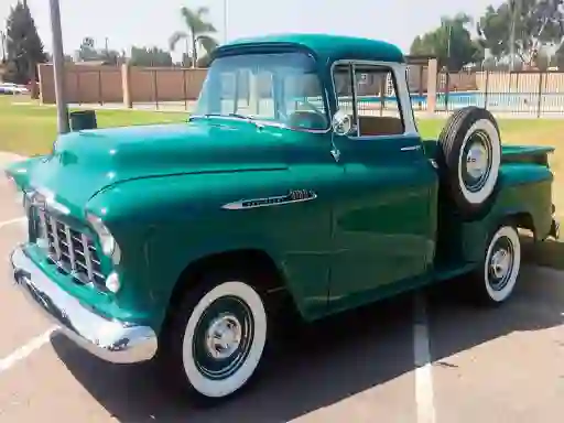 Classic Trucks Puzzle เกมออนไลน์