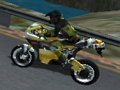 นักบิดมอเตอร์ไซค์สตั้นท่ามกลางการจราจรบนทางด่วน เกมออนไลน์